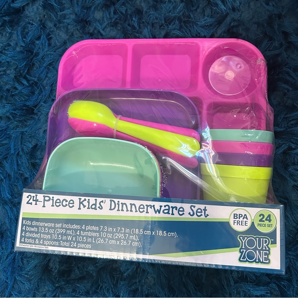 24 piece kids Dinnerware Set

Toddler 
Plate
Bowls
Trays
Cups
Forks
Spoo…